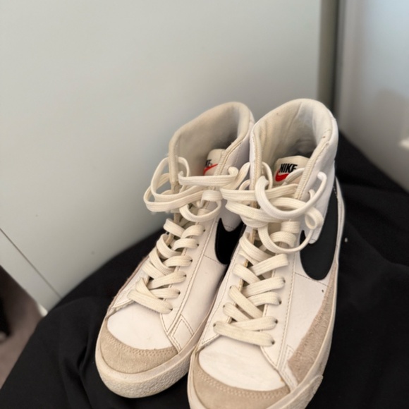 nike sneakers - Picture 5 of 6